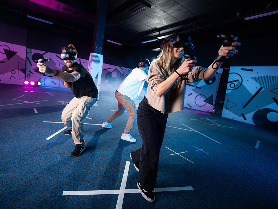 VIRTUAL ARENA PRO - Individuelle Free-Roam Virtual Reality Multiplayer Arena für bis zu 32 Spieler VIRTUAL ARENA PRO - Individuelle Free-Roam Virtual Reality Multiplayer Arena für bis zu 32 Spieler